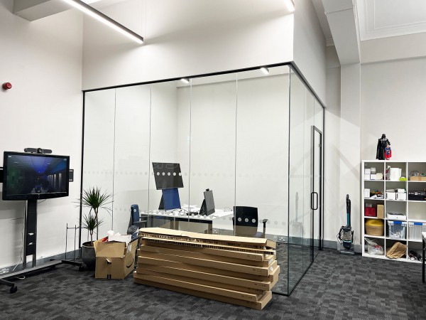 South Of England Investments (Liverpool, Merseyside): Frameless Glass Corner Office