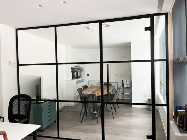 Structural Design Studio (Wandsworth, London): T-Bar Glass Partition Using Acoustic Glazing