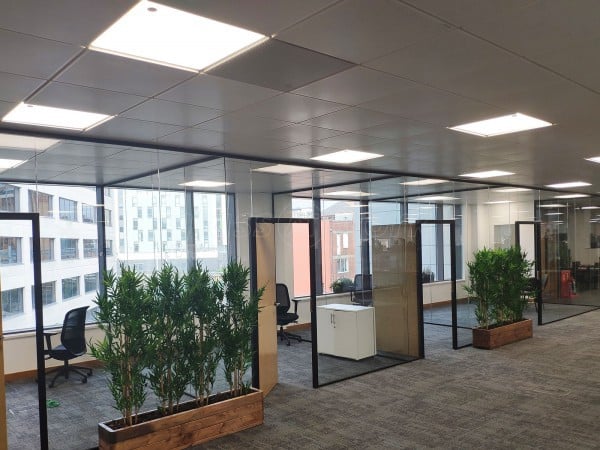 Tandem (Cardiff, Glamorgan): Glass Offices Using Acoustic Glazing