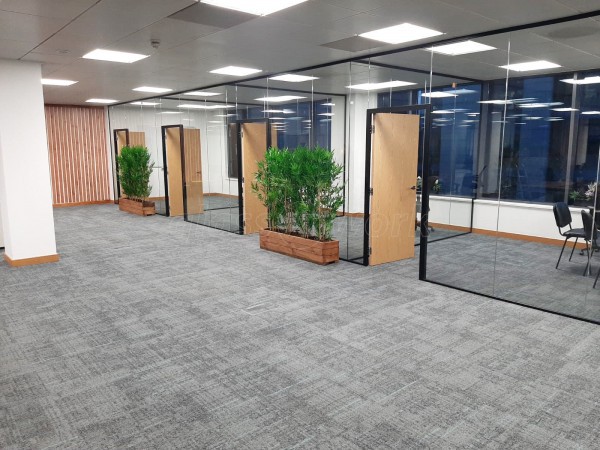 Tandem (Cardiff, Glamorgan): Glass Offices Using Acoustic Glazing