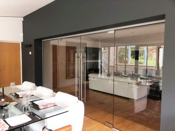 The Hollies Hotel (Stoke-Sub-Hamdon, Somerset): Hotel Frameless Glass Walls and Doors