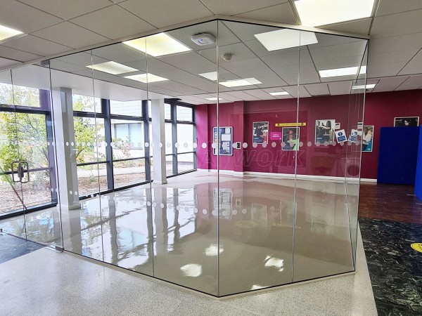 Uxbridge College (Uxbridge, London): Toughened Glass Corner Room With Angled Section