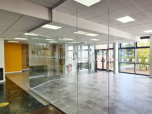Uxbridge College (Uxbridge, London): Toughened Glass Corner Room With Angled Section