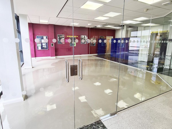 Uxbridge College (Uxbridge, London): Toughened Glass Corner Room With Angled Section