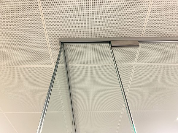 Wizu Workspace (Glasgow, Lanarkshire): Glass Corner Office With Frameless Glass Door