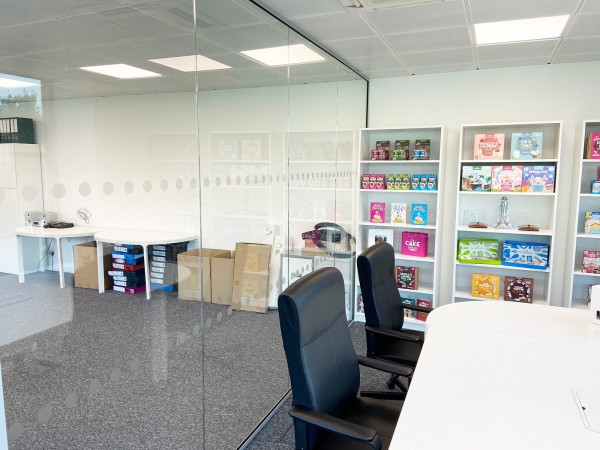 Bakedin (Basingstoke, Hampshire): Two Glass Rooms With Glazed Separating Wall With Soundproofing