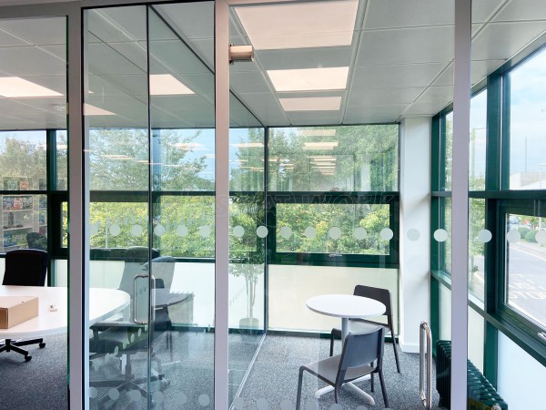 Bakedin (Basingstoke, Hampshire): Two Glass Rooms With Glazed Separating Wall With Soundproofing