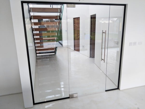 Single Glazed Frameless Glass Office Partitioning