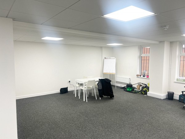 Bridges Worldwide (Wythenshawe, Manchester): Acoustic Glass Office Partition