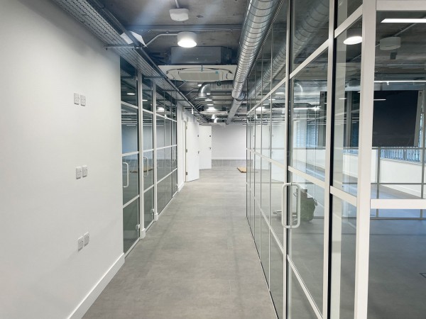 Carbon Interiors LTD (Hoxton Square, London): White Industrial Style T-Bar Glass Office Rooms