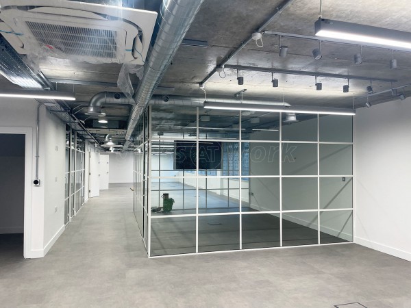 Carbon Interiors LTD (Hoxton Square, London): White Industrial Style T-Bar Glass Office Rooms