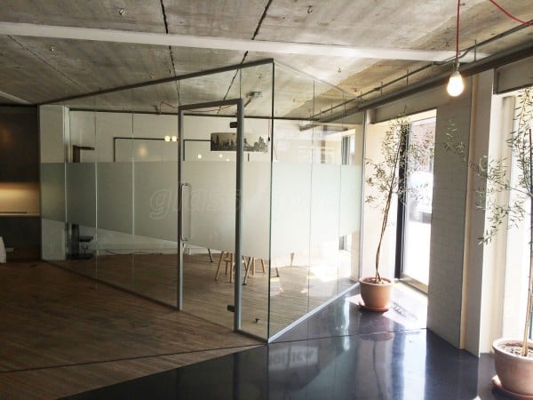 Single Glazed Frameless Glass Office Partitioning