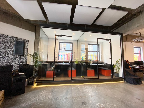 Fnatic (Shoreditch, London): Laminated Acoustic Glass Office Meeting Pods