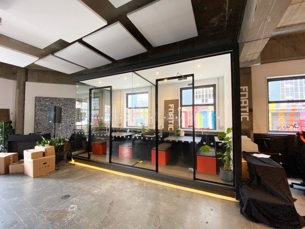 Fnatic (Shoreditch, London): Laminated Acoustic Glass Office Meeting Pods