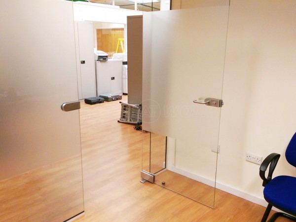 Watersplash Services (Borehamwood, Hertfordshire): Modern Frameless Toughened Safety Glass Partition With Door