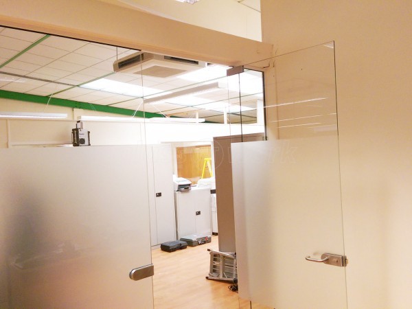 Watersplash Services (Borehamwood, Hertfordshire): Modern Frameless Toughened Safety Glass Partition With Door