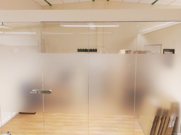 Watersplash Services (Borehamwood, Hertfordshire): Modern Frameless Toughened Safety Glass Partition With Door