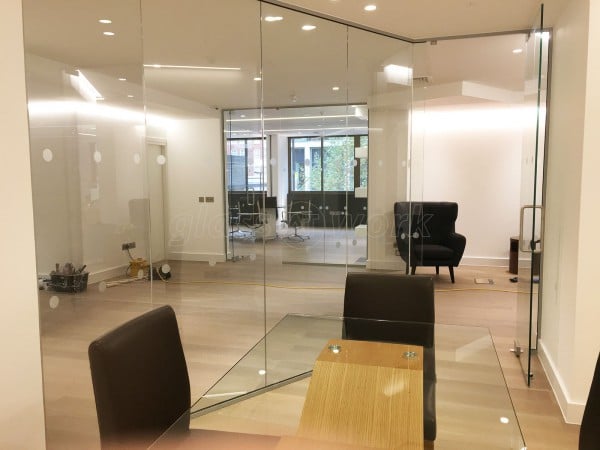 London Villa Ltd (Marylebone, London): Contemporary Glass Office