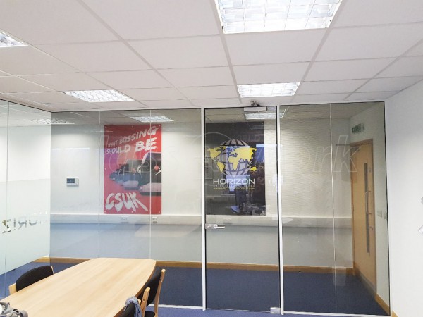 Horizon Entertainment Cargo (Richmond upon Thames, Greater London): Glass Corner Room With Part One-Way Window Film