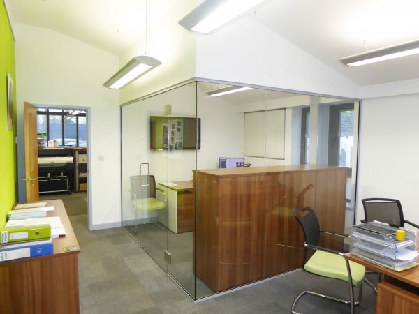 County Construction [Oxon] Ltd (Didcot, Oxfordshire): Glass Corner Office Partition