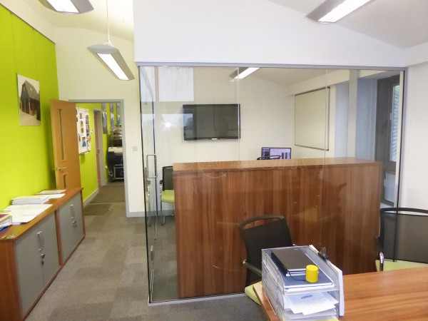 County Construction [Oxon] Ltd (Didcot, Oxfordshire): Glass Corner Office Partition