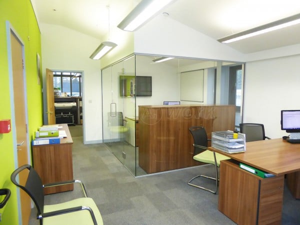 County Construction [Oxon] Ltd (Didcot, Oxfordshire): Glass Corner Office Partition