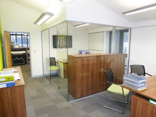 County Construction [Oxon] Ltd (Didcot, Oxfordshire): Glass Corner Office Partition