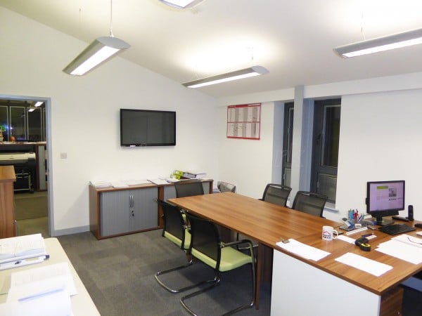 County Construction [Oxon] Ltd (Didcot, Oxfordshire): Glass Corner Office Partition