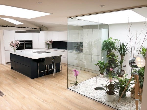 Domestic Installation (Cheltenham, Gloucestershire): Glass Corner Room / Glass Atrium