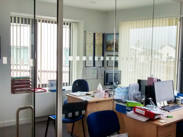 Watchet Town Council (Watchet, Somerset): Small Glass Partition And Glass Door