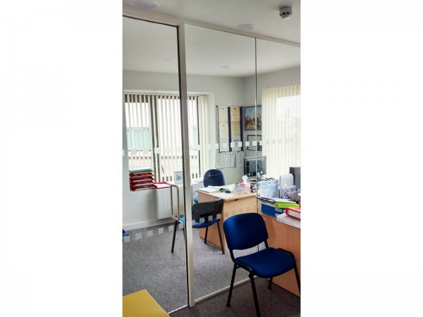 Watchet Town Council (Watchet, Somerset): Small Glass Partition And Glass Door