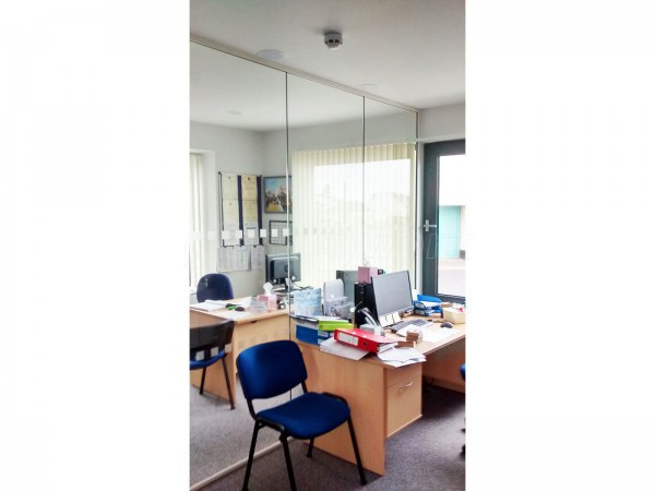 Watchet Town Council (Watchet, Somerset): Small Glass Partition And Glass Door