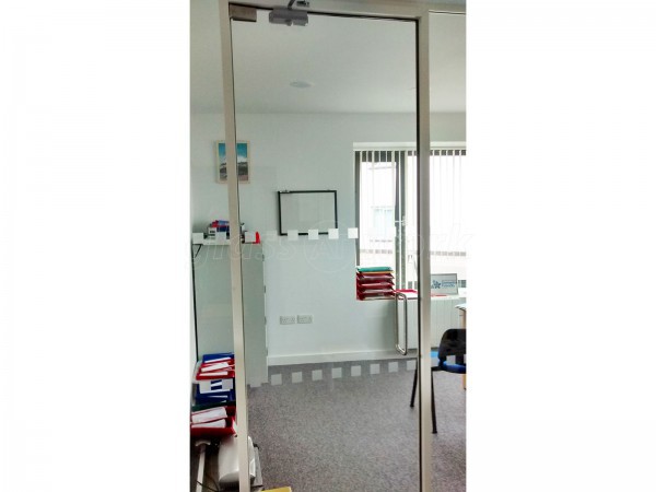 Watchet Town Council (Watchet, Somerset): Small Glass Partition And Glass Door