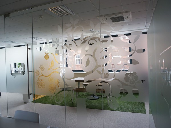 Gloo Communications (Reading, Berkshire): Glass Corner Office