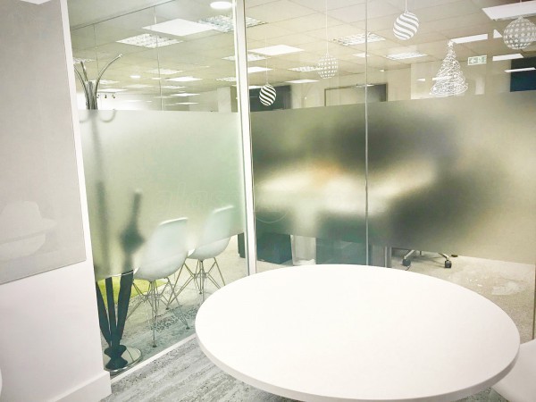 Linear Investments Ltd (Westminster, London): Frameless Glass Partitioning Office Fitout