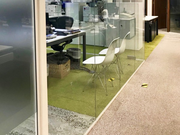 Linear Investments Ltd (Westminster, London): Frameless Glass Partitioning Office Fitout
