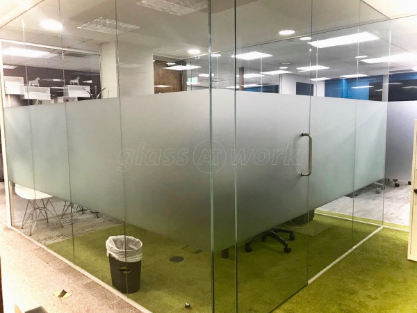 Linear Investments Ltd (Westminster, London): Frameless Glass Partitioning Office Fitout