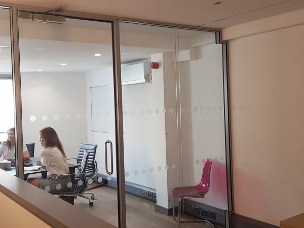 Pryer Construction UK Ltd (Borough, London): Double Glazed Glass Meeting Room