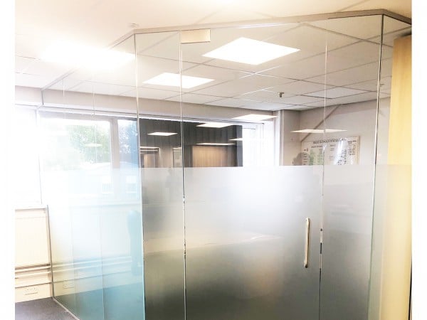 Nick Johnson Building Contractors Limited (Poynton, Cheshire): Frameless Glazed Wall Corner Room