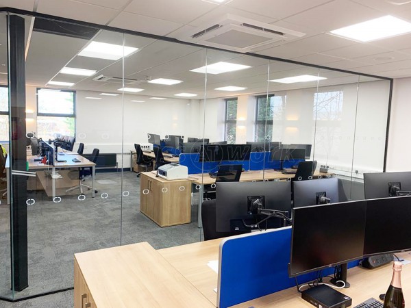 Omnio London (Chester, Cheshire): Toughened Glass Corner Room With Black Frame