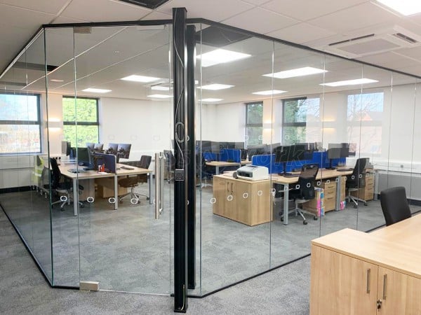 Omnio London (Chester, Cheshire): Toughened Glass Corner Room With Black Frame