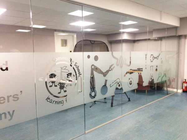 Parkfield Community School (Alum Rock, Birmingham): Glass Partition