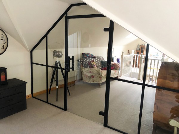 Domestic Art-Deco (Gravesend, Kent): Raked T-Bar Art-Deco Metal And Glass Screen In A Loft Room