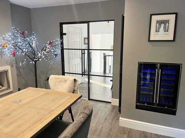 Richard Harris Design (Rugeley, Staffordshire): T-Bar Black Framed Glass Door and Side Panel