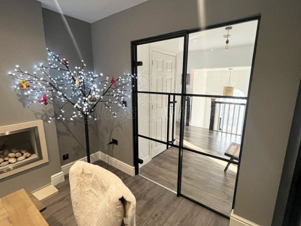 Richard Harris Design (Rugeley, Staffordshire): T-Bar Black Framed Glass Door and Side Panel