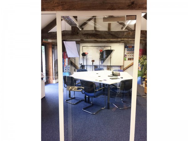 Jellyfish Livewire (Romsey, Hampshire): Single Glazed Partitioning into Oak Beams