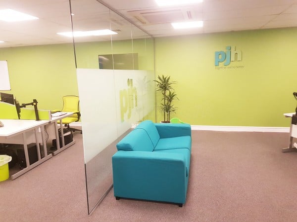 PJH (Cannock, Staffordshire): Glass Separating Partition