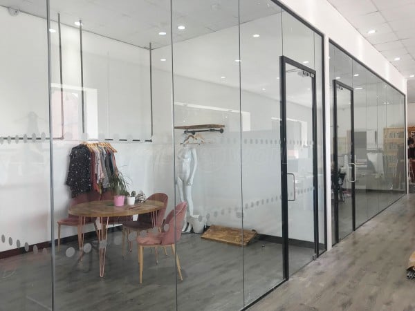 Single Glazed Frameless Glass Office Partitioning