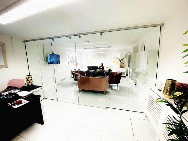 Single Glazed Frameless Glass Office Partitioning